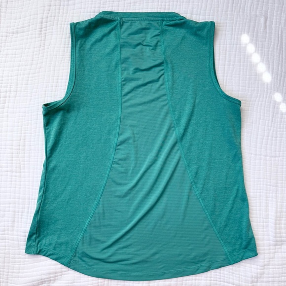 Avia green athletic tank top sleeveless size Medium (8-10) -Great condition - Picture 2 of 7